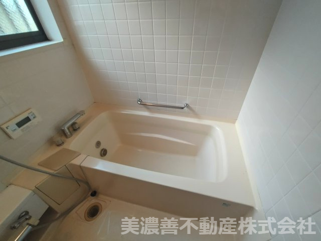 ６７５７０　岐阜市細畑4丁目中古戸建の浴室