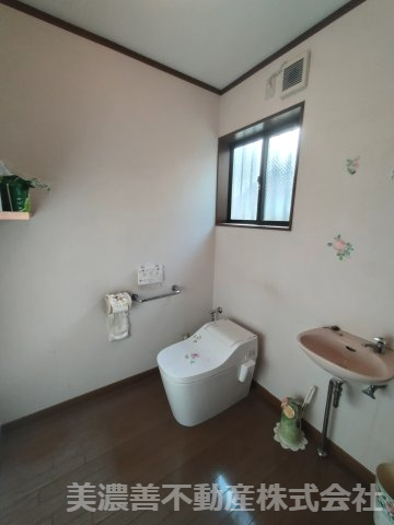６７５７０　岐阜市細畑4丁目中古戸建のトイレ