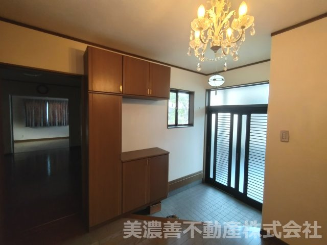 ６７５７０　岐阜市細畑4丁目中古戸建の玄関
