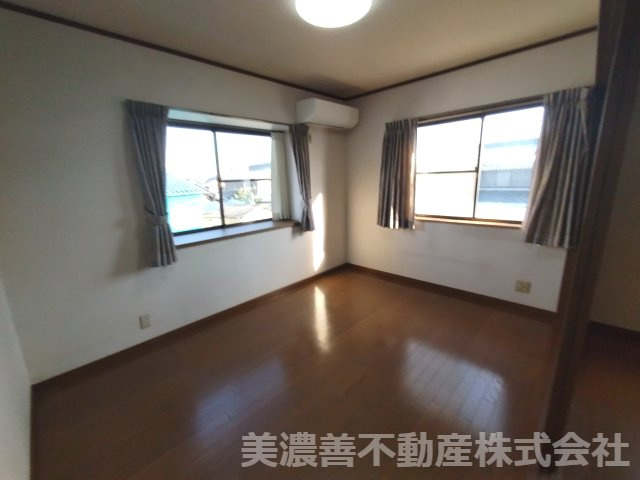 ６７５７０　岐阜市細畑4丁目中古戸建の洋室