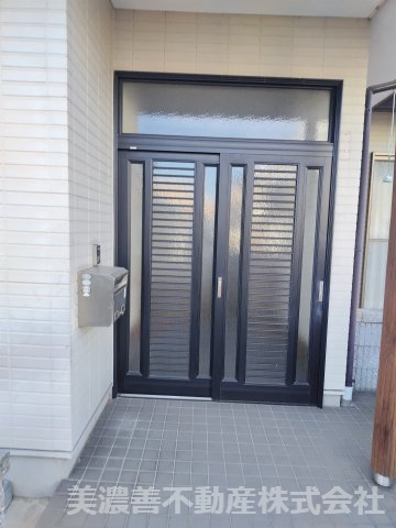６７５７０　岐阜市細畑4丁目中古戸建の玄関