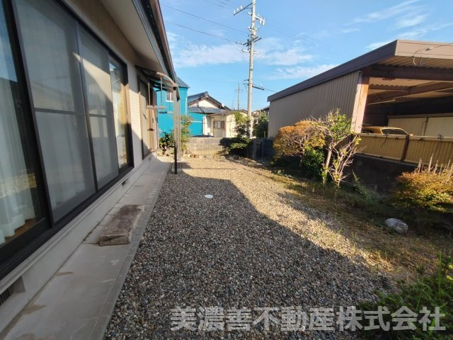 ６７５７０　岐阜市細畑4丁目中古戸建の庭