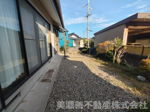６７５７０　岐阜市細畑4丁目中古戸建の庭