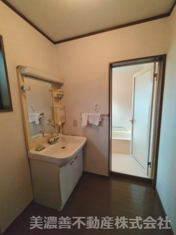 ６７５７０　岐阜市細畑4丁目中古戸建の洗面所