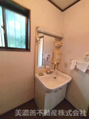 ６７５７０　岐阜市細畑4丁目中古戸建の洗面所