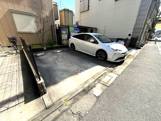 アンブランシェの駐車場