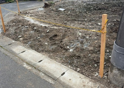 【外観】 | 上依知売地 | 土地の前の道路に消火栓が設置されていることがあります。この場合、道路交通法第45条第1項により、駐車禁止の場所が指定されています。そのため、車庫などの駐車スペースをつくることができない場合があります。