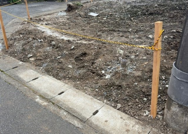 【外観】 | 上依知売地 | 土地の前の道路に消火栓が設置されていることがあります。この場合、道路交通法第45条第1項により、駐車禁止の場所が指定されています。そのため、車庫などの駐車スペースをつくることができない場合があります。