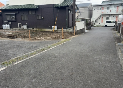 【外観】 | 上依知売地 | 隣家の土地はどうなっているのか、生活利便施設が近くにあるのか、学校まで近いかなど、お客様のライフスタイルにあわせたイメージが重要です。また、近くにあると困る施設が近くにないかも確認するといいでしょう。