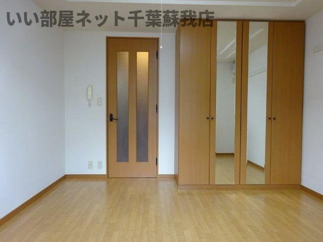 ラ・カーサおゆみⅠの居間・リビング|コンパクトで使いやすい洋室です