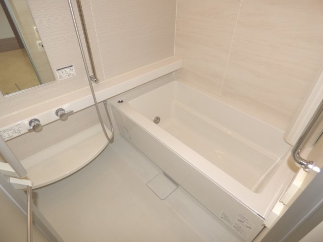 ローレルアイ堀江の浴室