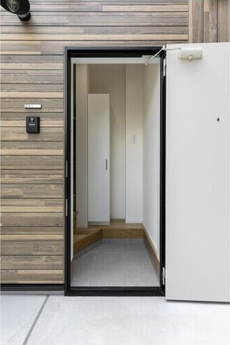 WoodCrest中延Residenceの玄関