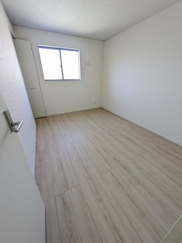 【いわき市錦町第33】　1号棟　※必ずもらえる選べるキャンペーン実施中！の洋室|□■居室の写真です■□■　
木の温もりがナチュラルでくつろげる空間ですね。