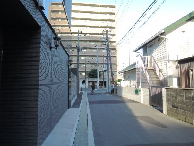 グラッド高槻の周辺