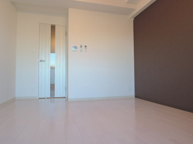 グラッド高槻の寝室|同マンション別部屋