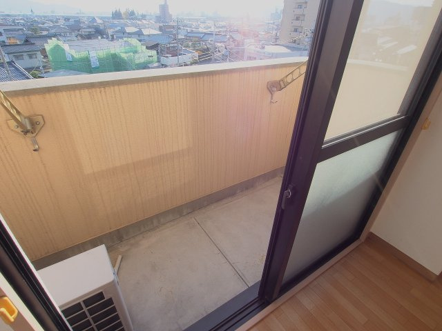 広島市安佐南区川内６丁目の賃貸マンションのバルコニー