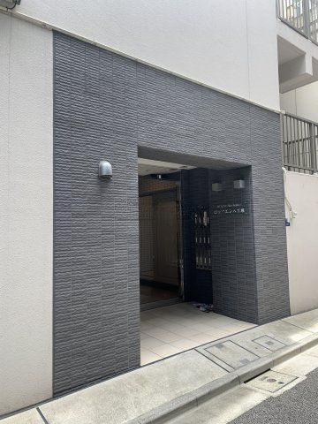 ロッツエン八丁堀のエントランス|落ち着いたエントランスです