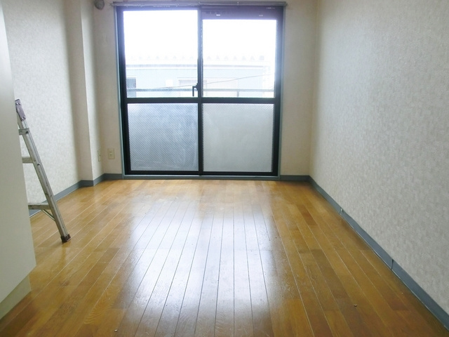 フローラ神谷橋の寝室|綺麗な形のお部屋なので家具が置き易いです☆