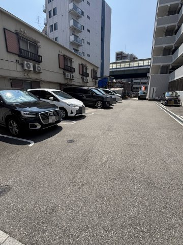 ディアコート新長田の駐車場