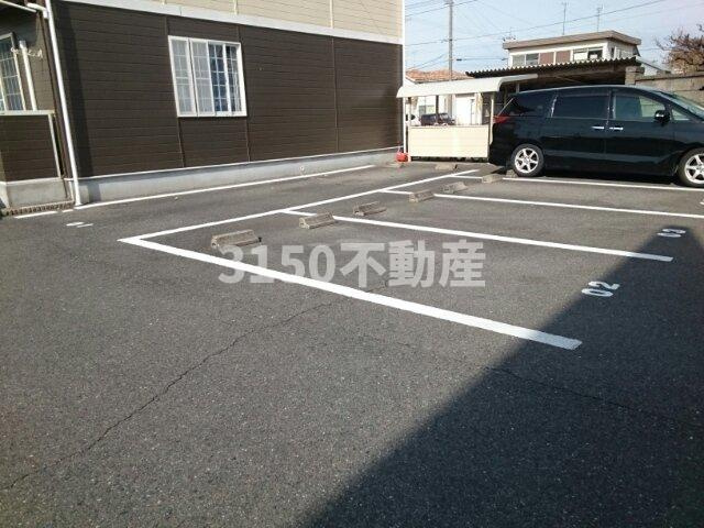 ヴィラ・アルトピアーノＡの駐車場|駐車場に車を止められます