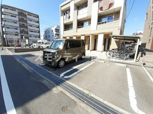 ブラウンメゾンの駐車場
