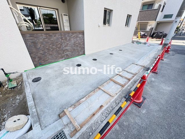 フローレンス塚口の駐車場