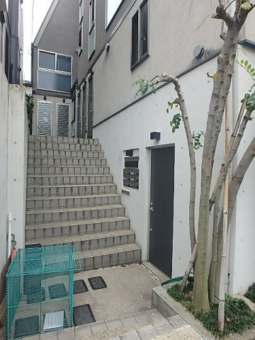 グランエッグス新大塚Wのエントランス