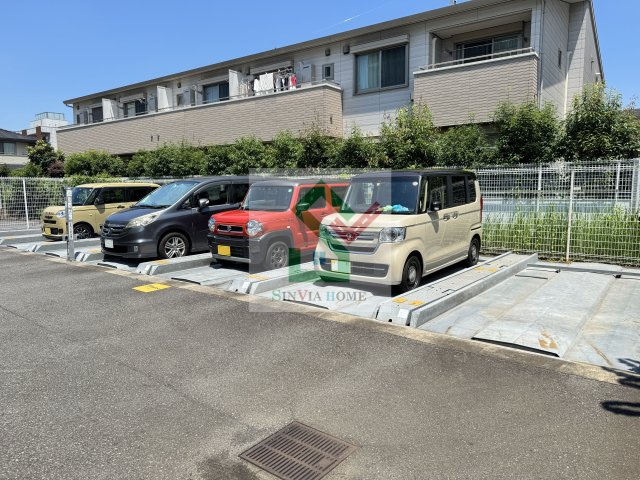 プライムアーバン西武柳沢の駐車場