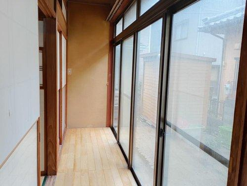 藤見町1丁目　売家の内装|縁側（2024年11月）撮影