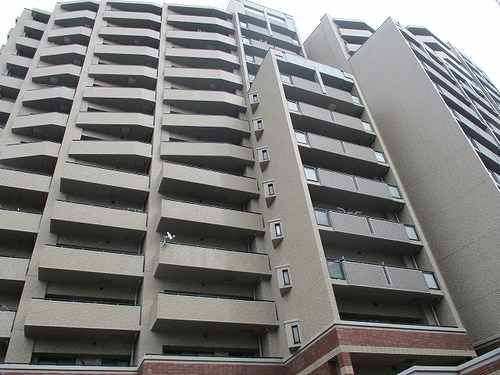 熊本市中央区新屋敷１丁目の賃貸マンションの外観