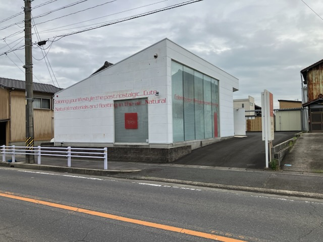店舗（美容室など）碧南市東浦町の前面道路含む現地写真