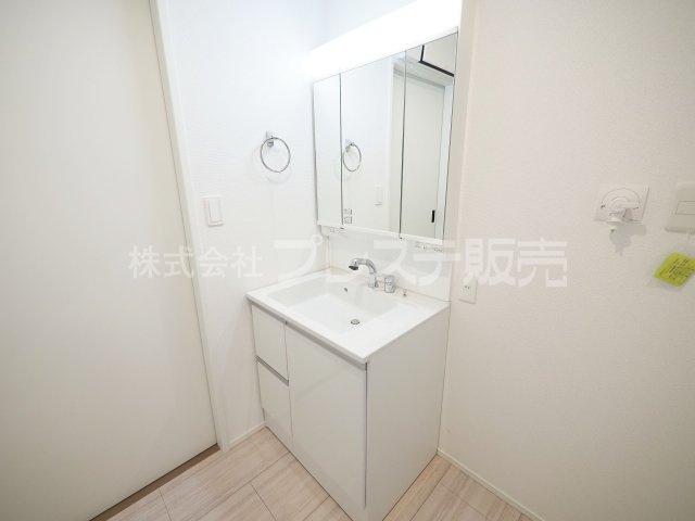 奈良市六条緑町１丁目の新築一戸建の洗面所|現地写真（洗面）シャワー付き洗面化粧台