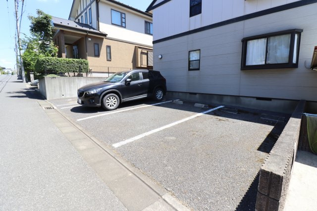 リバティーの駐車場|駐車場があるので、車を買う予定の方も安心です