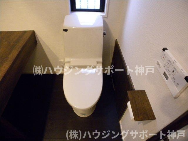 前開南町1丁目戸建のトイレ