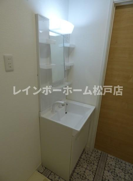 仲介手数料（賃料の1.10ヵ月）の50％OFF対象物件！の独立洗面台