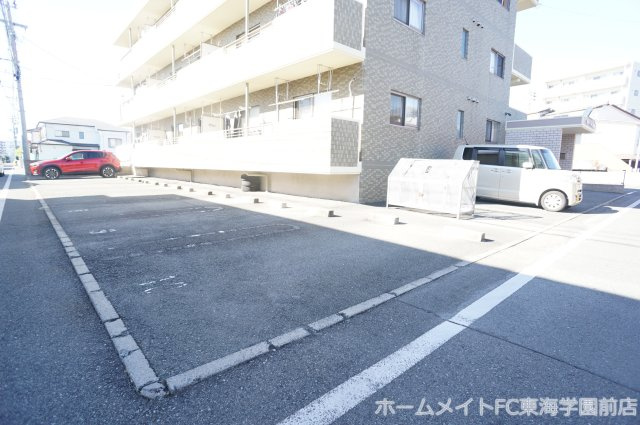 熊本市中央区帯山４丁目の賃貸マンションの駐車場