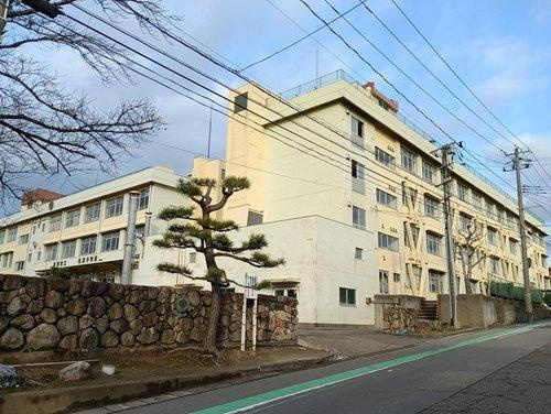 松浜3丁目　売地の周辺|松浜中学校（2024年12月撮影）