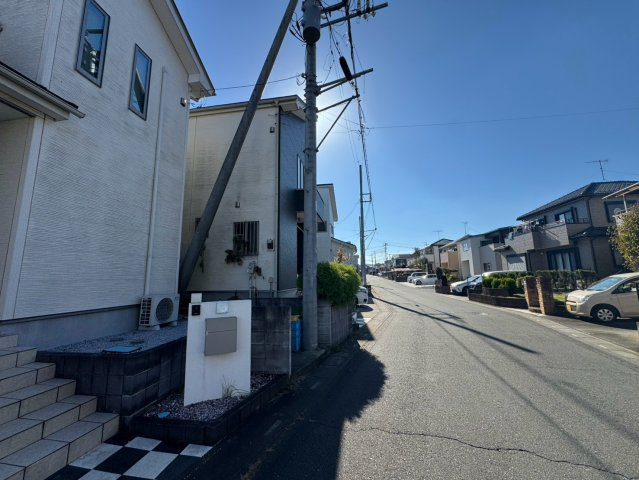 -三丁目不動産-　比企郡滑川町月の輪5丁目の前面道路含む現地写真