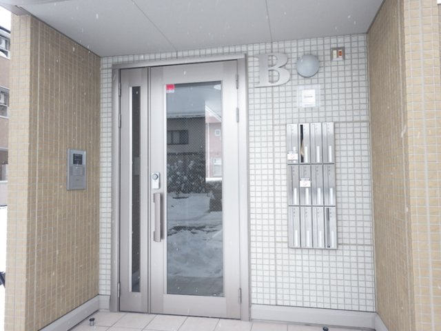 スリー・スター Ⅴ号館 Ｂのエントランス|安心のエントランスロック