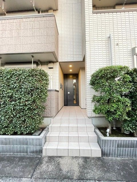 ドムス五本木のエントランス|建物の内部です