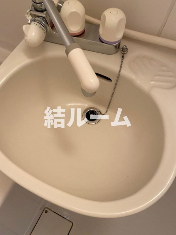 板橋区赤塚新町２丁目のアパートの洗面所