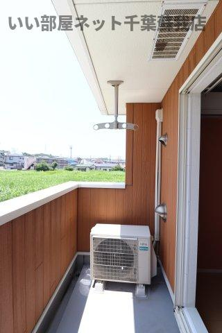 エトワールＣのバルコニー|外からの目が気にならないバルコニーで洗濯物が干せます