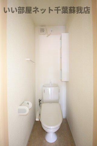 エトワールＣのトイレ|落ち着いた色調のトイレです