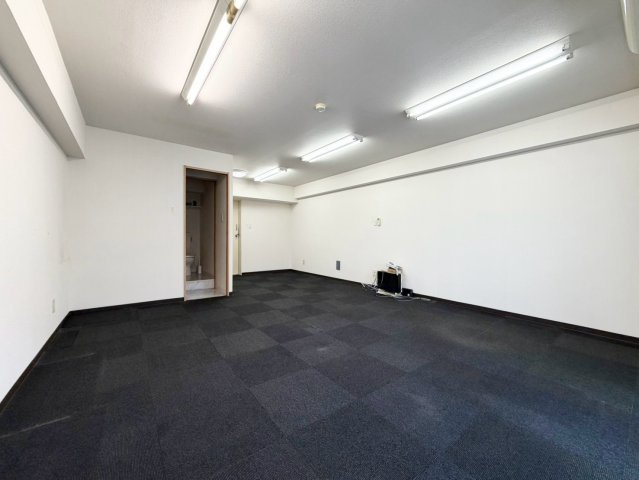 レイフラット新宿の洋室
