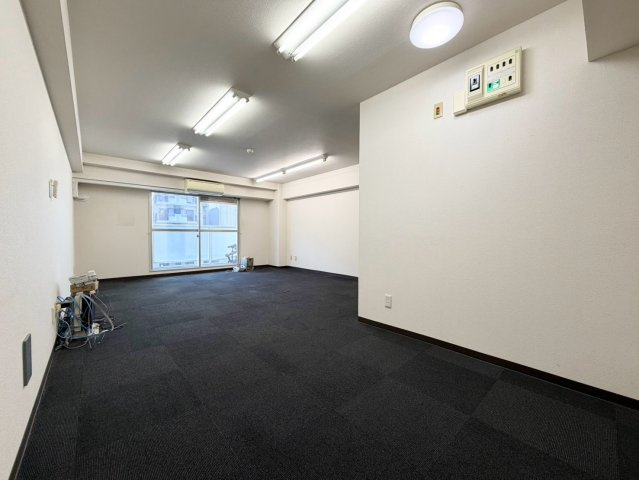 レイフラット新宿の洋室