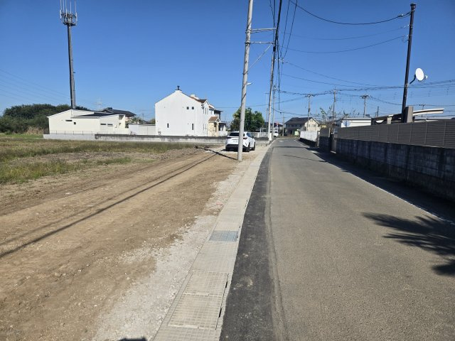 坂戸市上吉田売地の前面道路含む現地写真