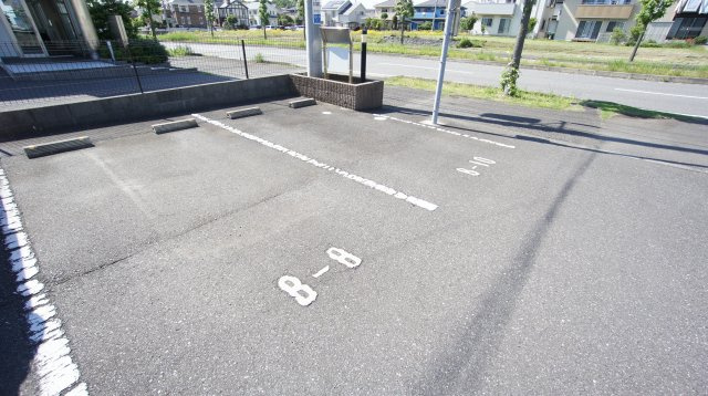 サンライズBの駐車場