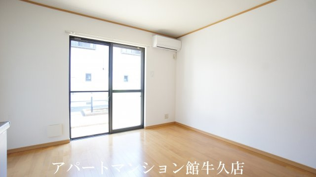 サンライズBの居間・リビング
