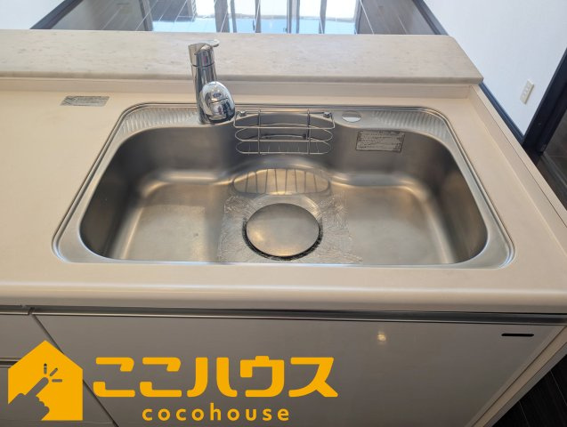 ワイズエステムコート安里国際通りのキッチン|洗い物のしやすいワイドシンク