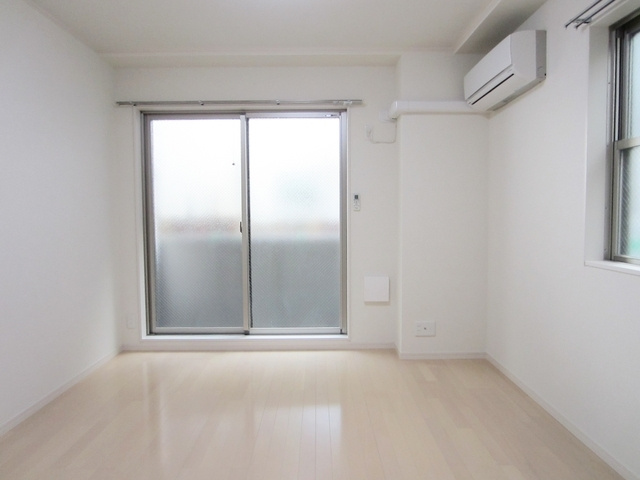 アンプルールフェール十条の居間・リビング|全住戸角部屋！明るいお部屋です